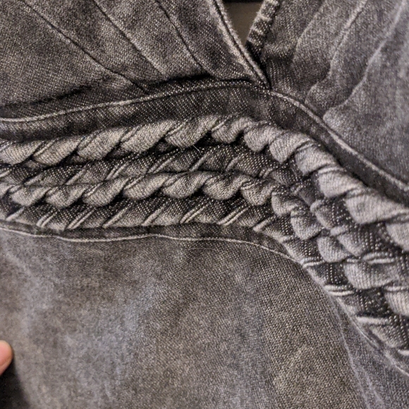 Need a dress to make heads turn?! - Picture 3 of 5